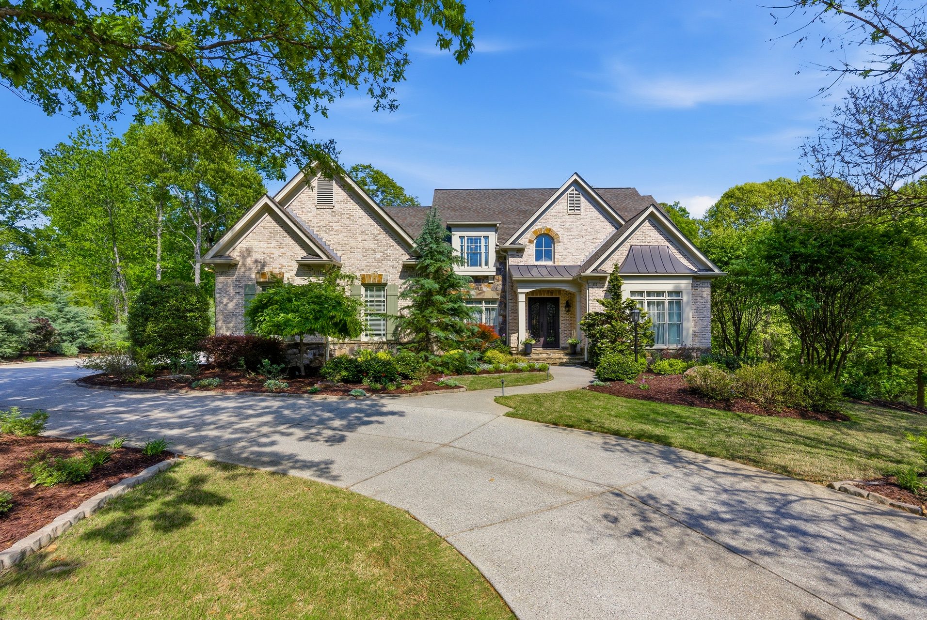 215 Sherwood Pass Exterior