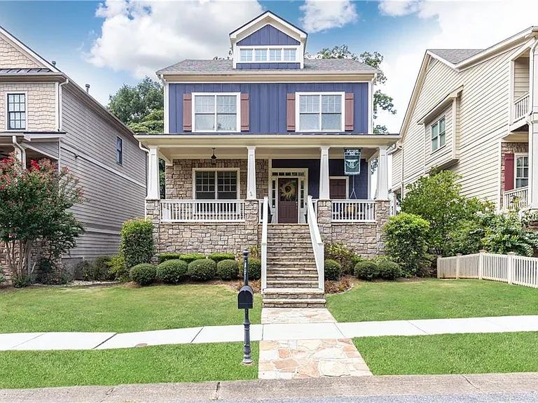 1020 Whitfield Ct SE
