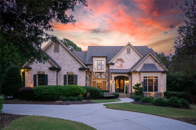 215 Sherwood Pass